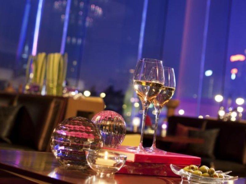 Renaissance Kowloon Hotel Гонконг Экстерьер фото